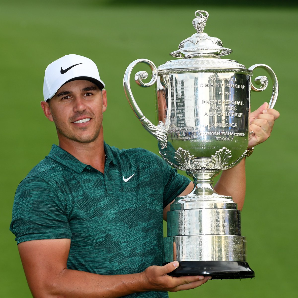 DPWorldTour's tweet photo. Major form @BKoepka:

2017 Masters: T11
2017 US Open: 🏆
2017 Open: T6
2017 PGA Championship T13
2018 Masters: - Didn’t play
2018 US Open: 🏆
2018 Open: T39
2018 PGA Championship: 🏆
2019: Masters T2
2019 PGA Championship: ?

#PGAChamp https://t.co/friHRtfasM