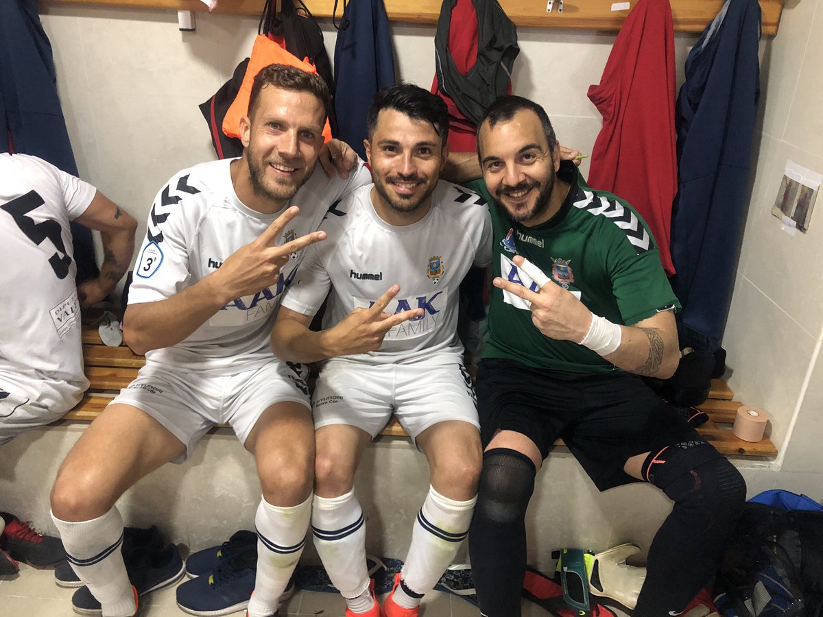 vicentemoscardo's tweet photo. Alegría doble por ellos dos! Ejemplo dentro y fuera del campo! Ya llevamos unos cuantos años juntos, y algún que otro play off!! Veteraunos💪💪 https://t.co/X7zAW7m5WI