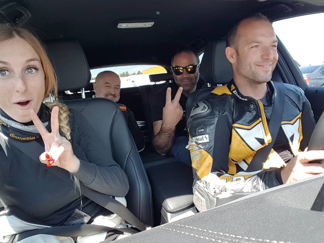 JuditFlorensa's tweet photo. A fondoooo en el óvalo de Contidrom con el crack de Malte al volante!!! Efecto imán en el asfalto, estómago encogido y sensación de que la pista se hace estrechísima!!! Moooolaaaaa 😍😍😍😍😍😍😍😍 @Continental @continental_esp
#continental #contidrom #germany #hanover https://t.co/QeKowpsotV