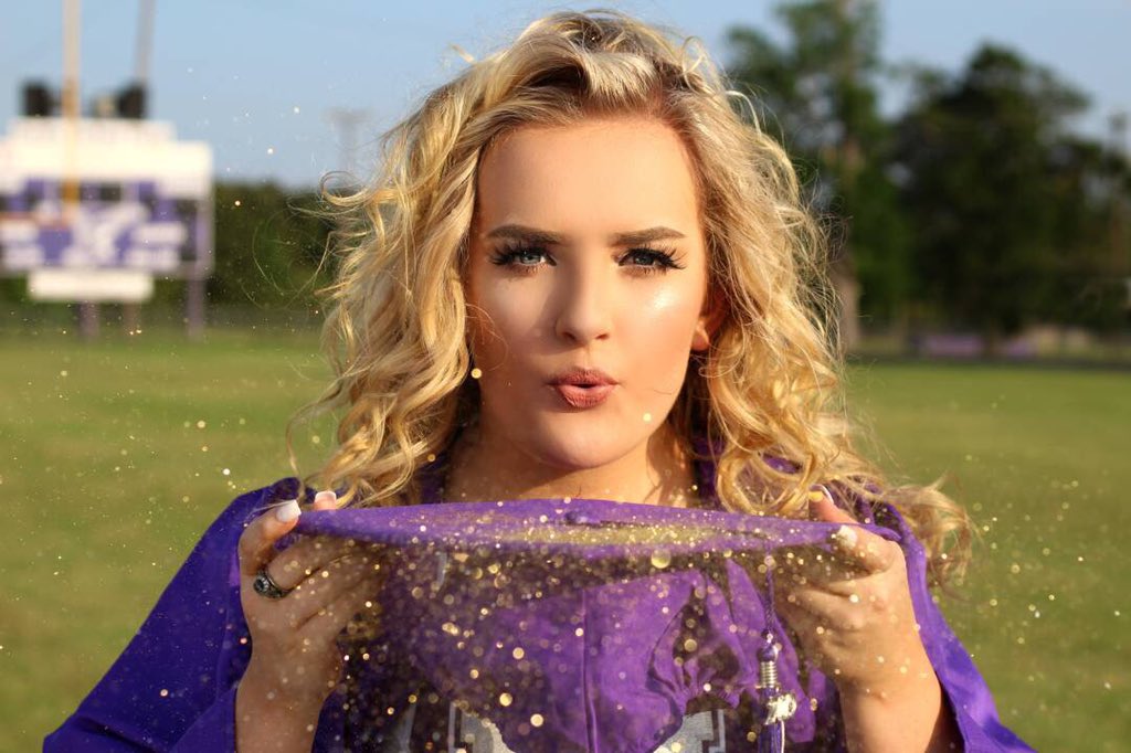 tatumsammons's tweet photo. #seniorsunday 💕 https://t.co/CMYoVxvjuW