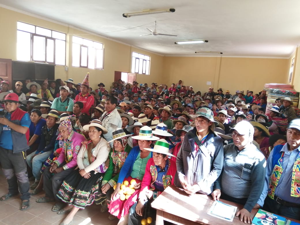 madretierrabol's tweet photo. #Potosí | Con el propósito  de fortalecer el sistema catastral, el #INRA, realiza la entrega de 497 certificados catastrales con una superficie saneada y titulada de 3.367 has que va en beneficio de  377 familias y 2 personas jurídicas del municipio de San Pedro de Buena Vista. https://t.co/REFk8vMfSv