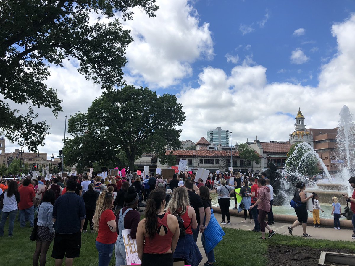 aclu_mo's tweet photo. My body, my choice! Kansas City is speaking out. Can you hear us #moleg? #StopTheBans https://t.co/yXPv7nVduy