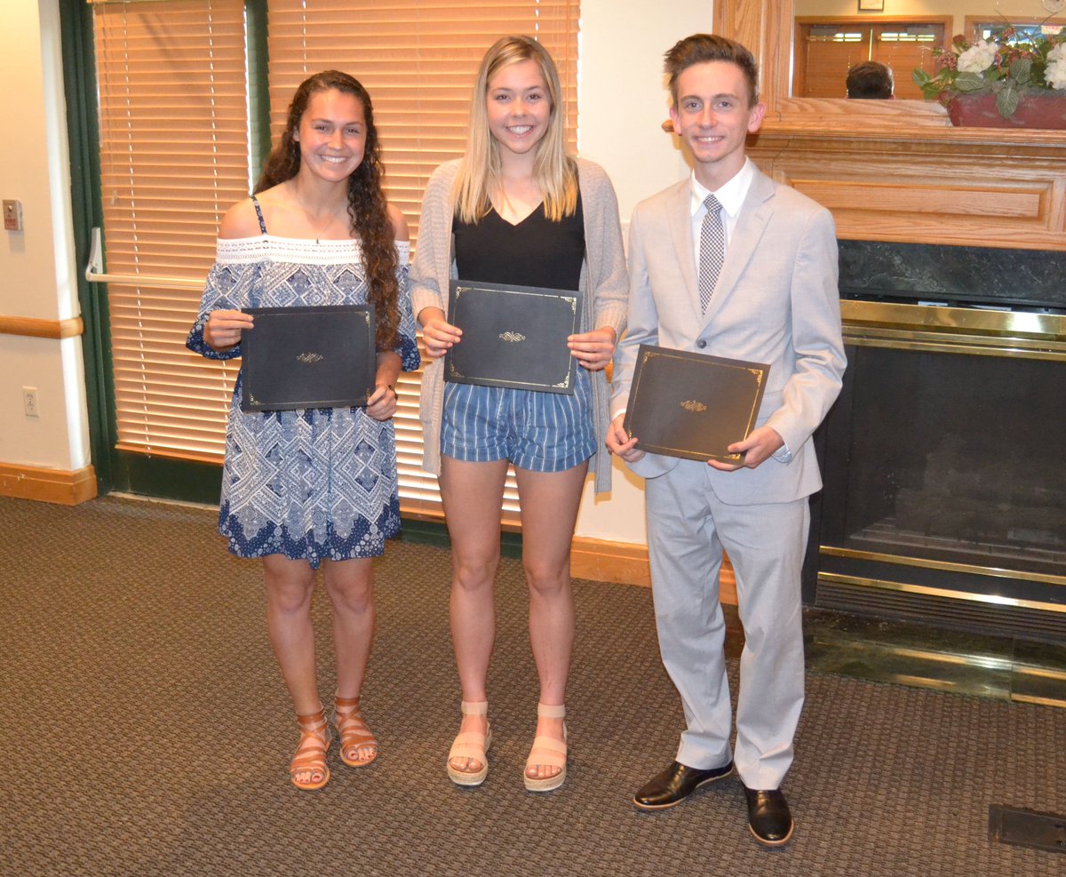 OldhamEraSports's tweet photo. Oldham County's Elana Ornelas and South Oldham's Luke Morrison represented District 29 as the Athletes of the Year while South Oldham's John Larsen and Molly Moriarty were named Scholar Athletes of the Year by the 8th Region Athletic Directors Association. https://t.co/d1dZFiON6B