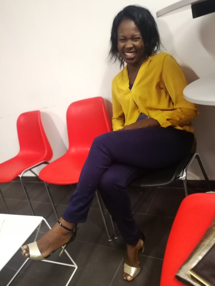 misterlasco's tweet photo. Quand je fais une surprise à la madré. 😍😊 Après 1 long moment sans se voir.
#BrazzaVie #ChezMoiAuCongo https://t.co/tCgor7Scqq