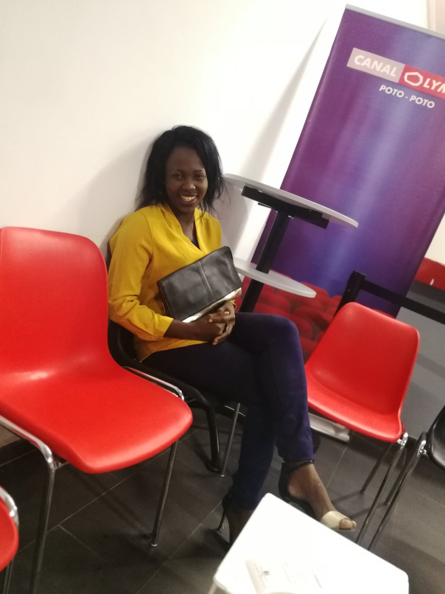 misterlasco's tweet photo. Quand je fais une surprise à la madré. 😍😊 Après 1 long moment sans se voir.
#BrazzaVie #ChezMoiAuCongo https://t.co/tCgor7Scqq