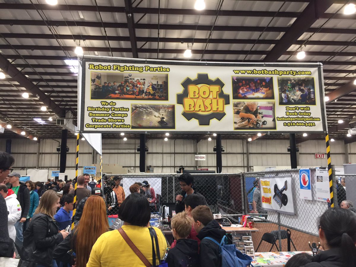 Jeffreycode42's tweet image. Little robot compete each other #robot #battle #kids @makerfaire