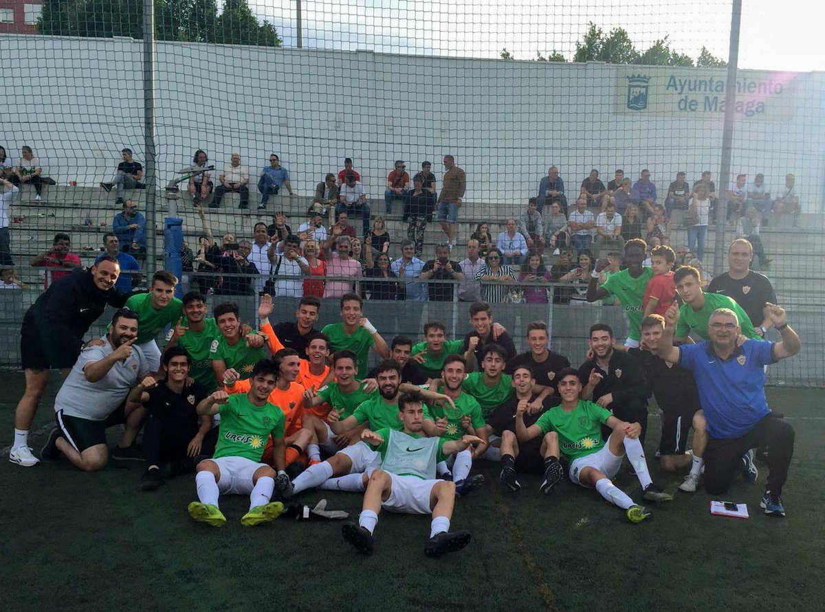 AcademiaUDA's tweet photo. 🥇 Y el #UDAJuvenilB se proclama Campeón de la Liga Nacional Juvenil‼️ 👏👏👏🎉

Enhorabuena a jugadores y cuerpo técnico por la gran temporada 🔝🎉🎉 https://t.co/NXgrWNy0Yu