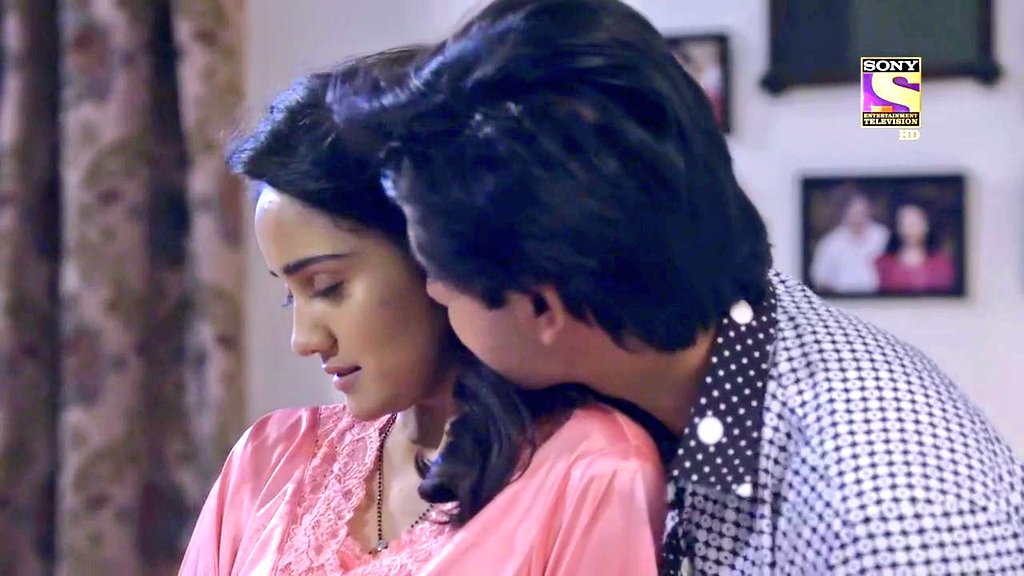 Her 1st love's 1st kiss in true physical sense making her feel most priceless.Kissing & nuzzling her in softest spots gave her the most exhilarating feels of how much her man desires her & values her in every sense physically & spiritually. #YehUnDinonKiBaatHai