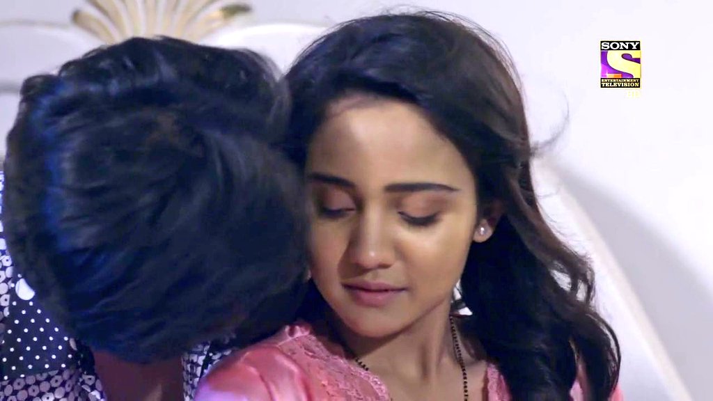 Her 1st love's 1st kiss in true physical sense making her feel most priceless.Kissing & nuzzling her in softest spots gave her the most exhilarating feels of how much her man desires her & values her in every sense physically & spiritually. #YehUnDinonKiBaatHai