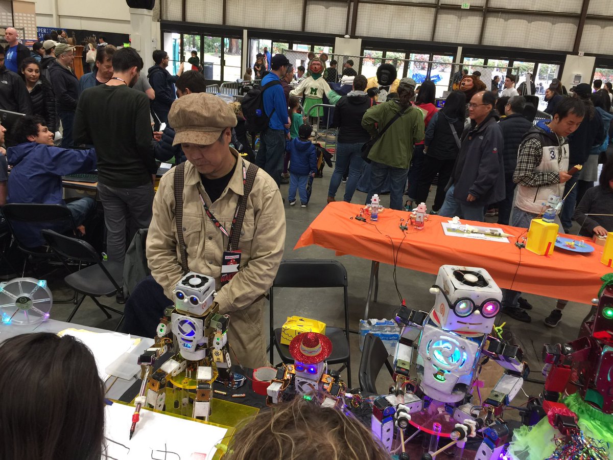 Jeffreycode42's tweet image. Robot band making music!! Robot can write too #robotic #robot #band #music @makerfaire