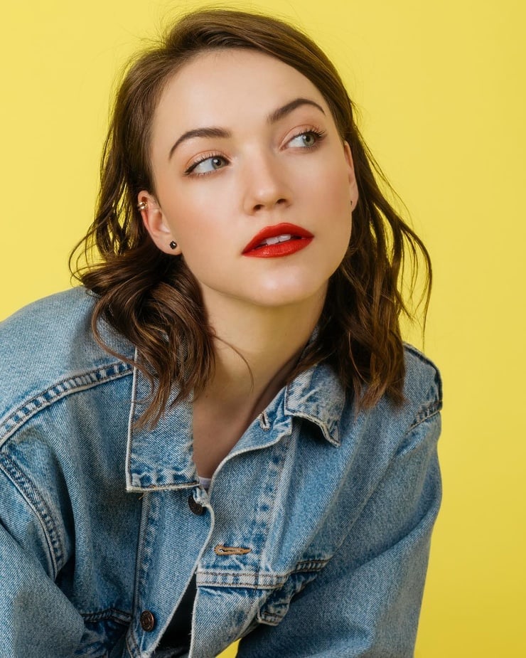 deadcon8's tweet photo. Wishing a Very Happy Belated Birthday to Florida's Own Superbly Stunning & Tremendously Stellar 5'6 Actress & Model. Miss @violettbeane. HAPPY BIRTHDAY VIOLETT #JessieQuick #CaraBloom!!! 🎉🥳🎂🎂🎉🥳🌻🌺🎂 https://t.co/v4GNq1BQBB