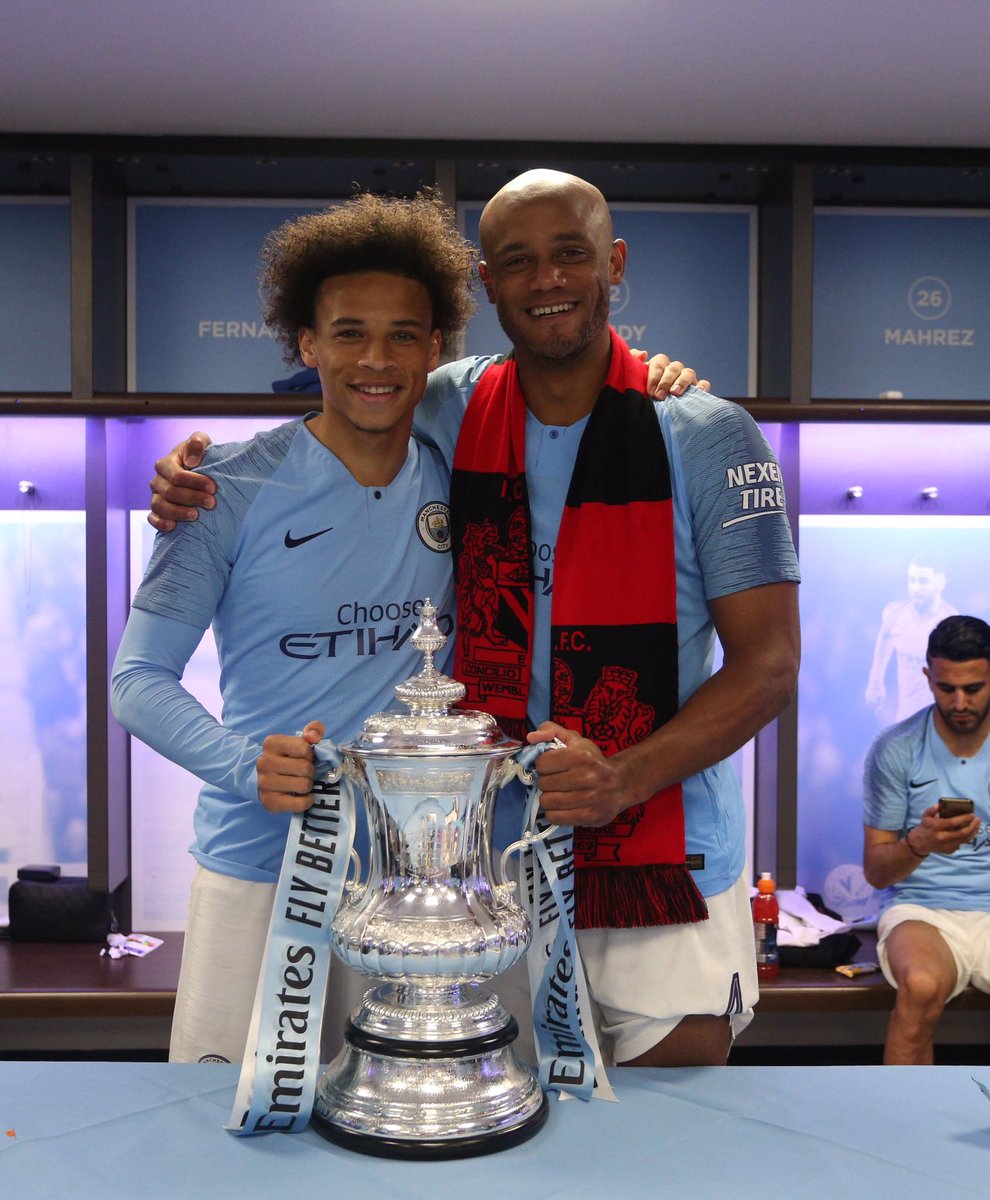 leroy_sane's tweet image. Thank you Captain 🙏🏾 Only the best for your future 🔥⚽🔥 #LS19 #inSané @VincentKompany