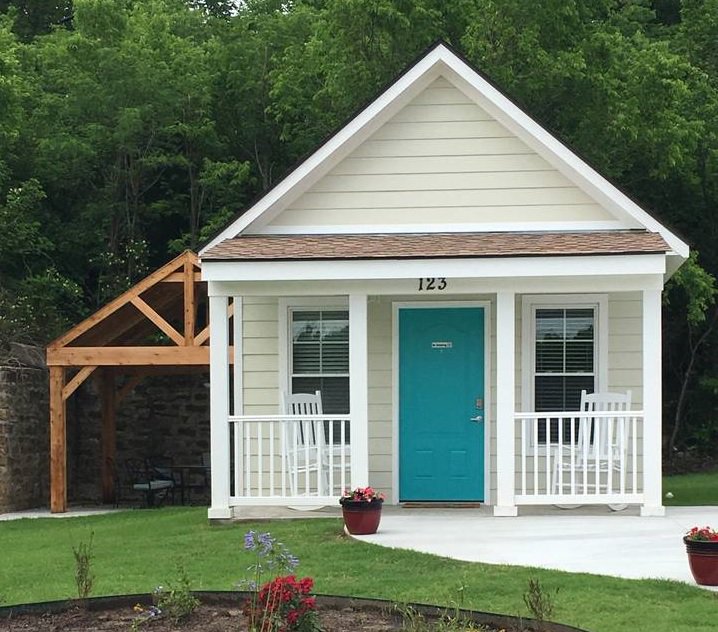 VISITTHEOSAGE's tweet photo. Stay in comfort and style when you visit Pawhuska at the Prairie Cottages! These cozy urban cabins offer all the amenities, plus front porches and a patio area for guests to enjoy, all just steps from the @pwmercantile and other downtown attractions! Info: https://t.co/gTFciYPdVV https://t.co/DKsJbu62X7