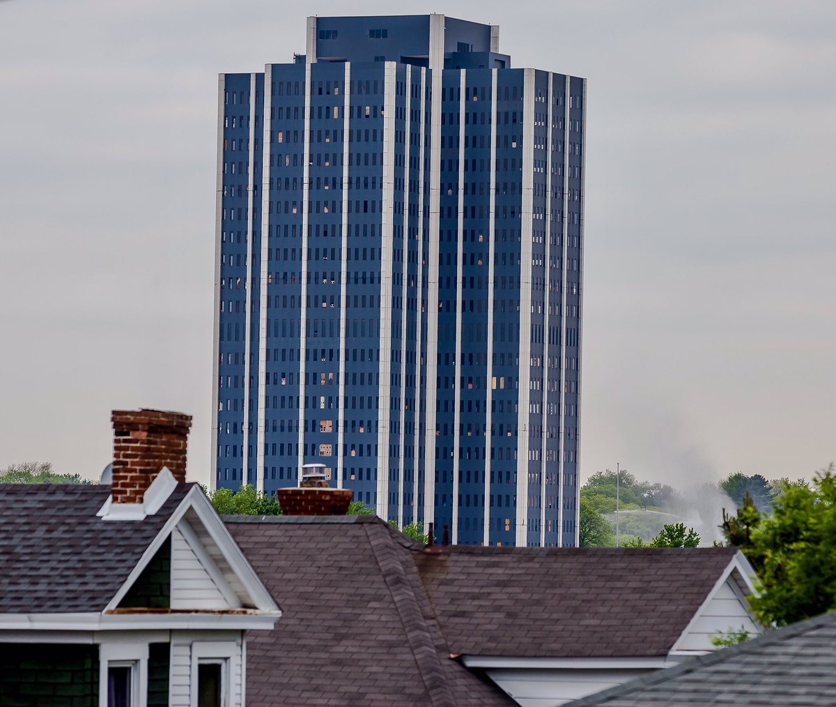 FavSightsSounds's tweet photo. From 2nd Ave where I grew up, watched this come down. It really was weird to watch when you grew up always seeing it, but time to move forward.
Martin Tower 1972 - 2019 - Bethlehem, PA - 5/19/19
#martintower #ripmartintower #bethlehempa #lehighvalleypa #photography https://t.co/bsPTrarg1I