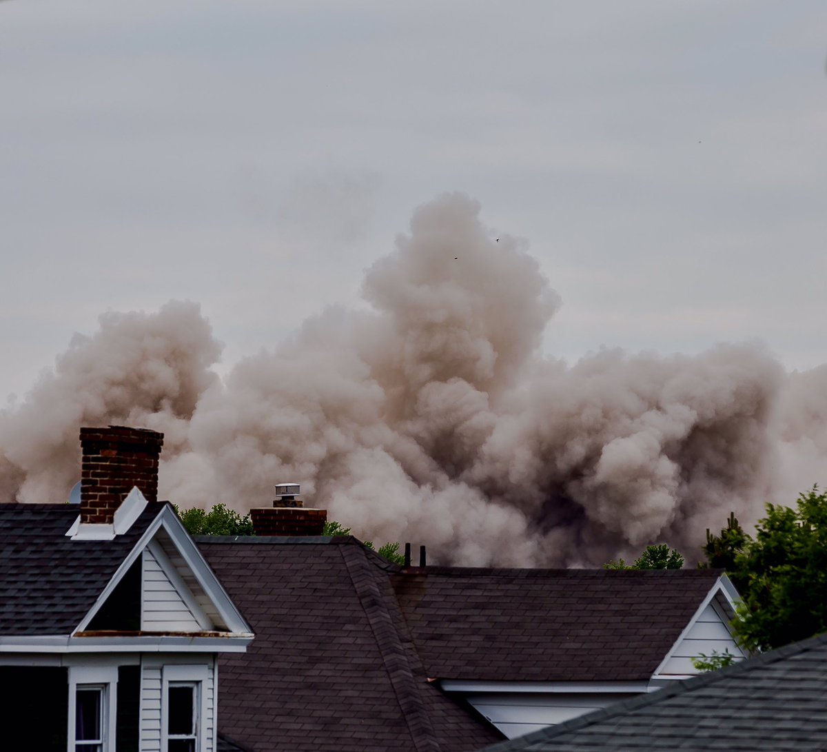 FavSightsSounds's tweet photo. From 2nd Ave where I grew up, watched this come down. It really was weird to watch when you grew up always seeing it, but time to move forward.
Martin Tower 1972 - 2019 - Bethlehem, PA - 5/19/19
#martintower #ripmartintower #bethlehempa #lehighvalleypa #photography https://t.co/bsPTrarg1I