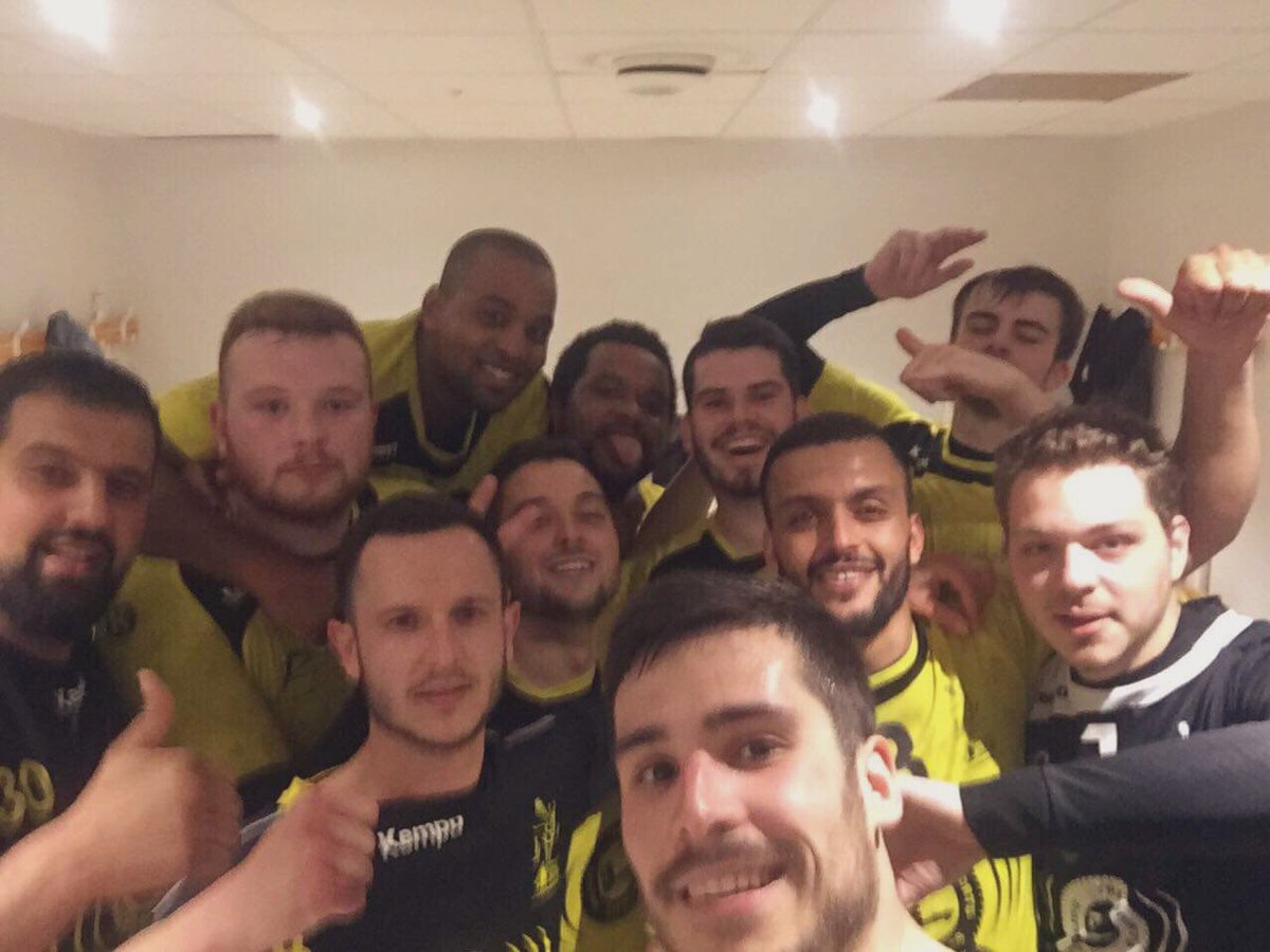 aaeec_handball's tweet image. 💥 MONTÉE EN PRÉ-NATIONALE 💥
Félicitations à la #S1M qui finit la saison sur un match nul (34-34) et termine 1ère 🏆 Un grand bravo aux garçons, au coach et au staff pour cette belle saison! Hâte de retrouver la pré-nationale la saison prochaine ! 🤾‍♂️ #TeamPDC 💛🖤 #SportAngers