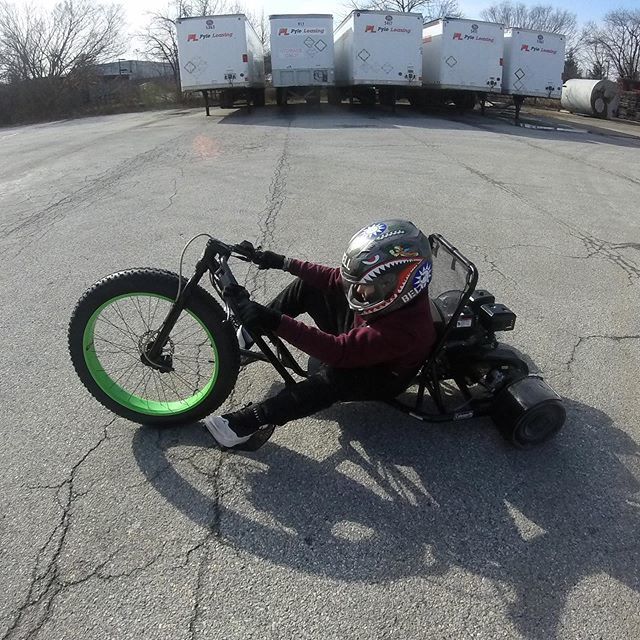 919klothing's tweet photo. Bout to slide into Monday like..... 🤘
.
.
.
#919klothing #919 #beawesome #liveawesome #antibully #antibullying #lifebrand #lifewearbrand #lifewearstyle #antibrandbrand #trike #drifttrike #krown #wearyourkrown #neverfitin #gofast #sundayfunday #getyou… https://t.co/No0aDxkrEc https://t.co/lPqDNQ4ktW