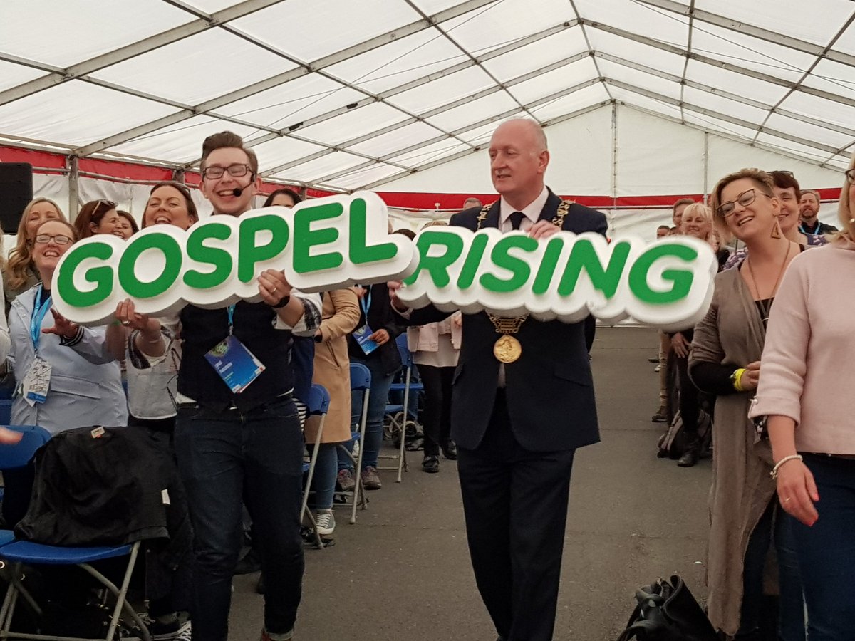 Sing_Ireland's tweet photo. Lord Mayor of Dublin Nial Ring joins in singing at the @GospelRising Delorentos Workshop directed by Craig joined with members of Delorentos, supported by Sing Ireland #SingIreland https://t.co/nZQzl9De53