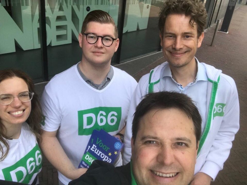 Vanmiddag waren we in het centrum van Alphen met EP-kandidaat Bastiaan Winkel en Tweede Kamerlid Joost Sneller! Veel goede gesprekken gevoerd met allerlei mensen. #vooreuropa #d66