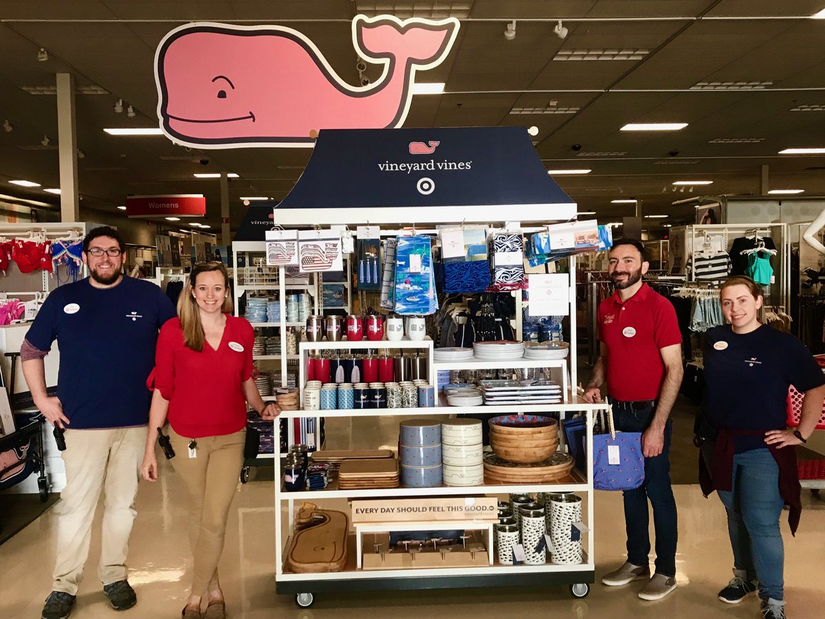 Flawless vineyard vines launch at T1342 team!! #vineyardvinesfortarget Thank You @Bsmith0701 and <a href="/BullseyeDavid/">David Hart</a> for making it happen! #rosemontrockstars