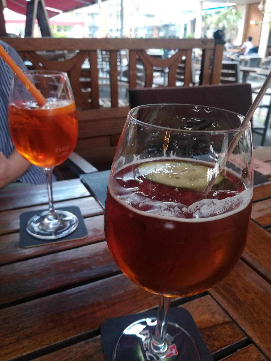 Alexandra1905's tweet photo. Prost.. Auf euch 🤗 #pimmsno1 https://t.co/yjaY1uB0xw