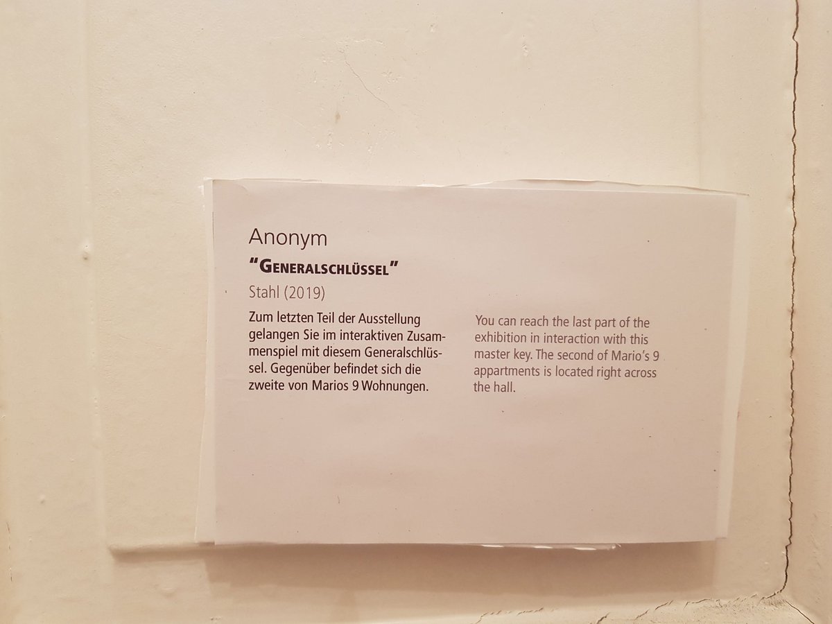 johanna_rt's tweet photo. Zur Ausstellung in einer #Airbnb-Wohnung in #Neukölln gehört auch ein "Generalschlüssel".
Die Ausstellung hat übrigens eine Gruppe kurariert, die sich "Airbnb und Co. enteignen" nennt. 
#Ferienwohnung #Mietenwahnsinn https://t.co/kqcFxKMl7v