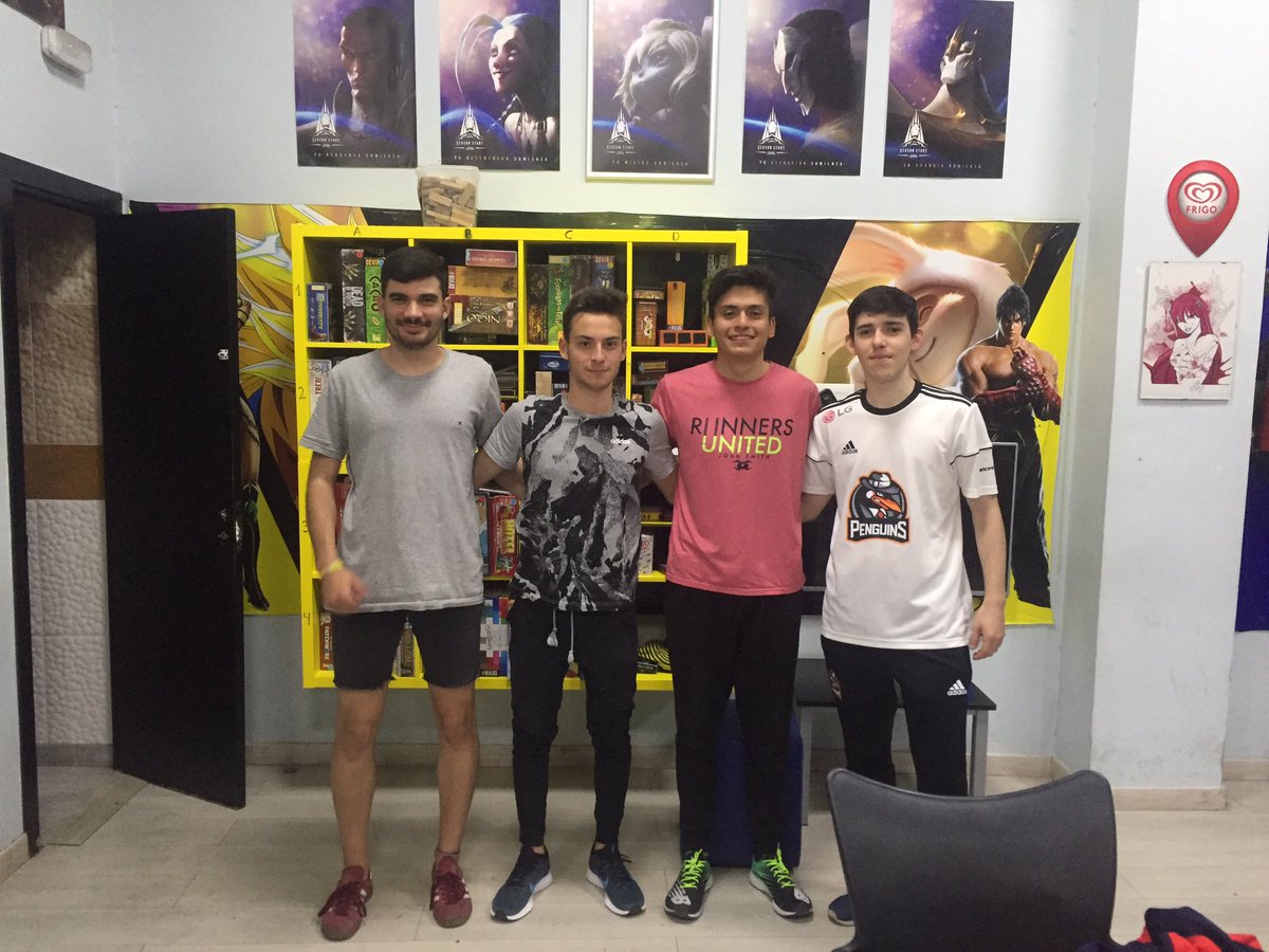 Bueno pues me quedo entre los 4 finalistas con estos cracks,quiero agradecer a <a href="/MyrtiaGamesBar/">Myrtia Games Bar</a> por la hospitalidad y el buen ambiente que había espero ir a más torneos y a ver si cae alguno y por último desearle suerte a estos cracks!! ❤️💪🏼<a href="/zKeenny/">Kenny</a> <a href="/CrJuanje/">JUANJEMO🐺</a> <a href="/miguelje00/">miguelje00</a>