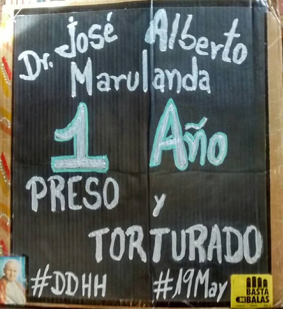 alfredoromero's tweet photo. #19Mayo Hoy cumple un año de arbitraria prisión política el médico cirujano José Alberto Marulanda. Hoy se realiza pancartazo a la salida de iglesias Don Bosco, Chacao. Apóyanos con un RT y un  mensaje  por twitter, instagram. Haz tu pancarta, haz tu mensaje. #LiberenAMarulanda https://t.co/cgGdQDYRVx