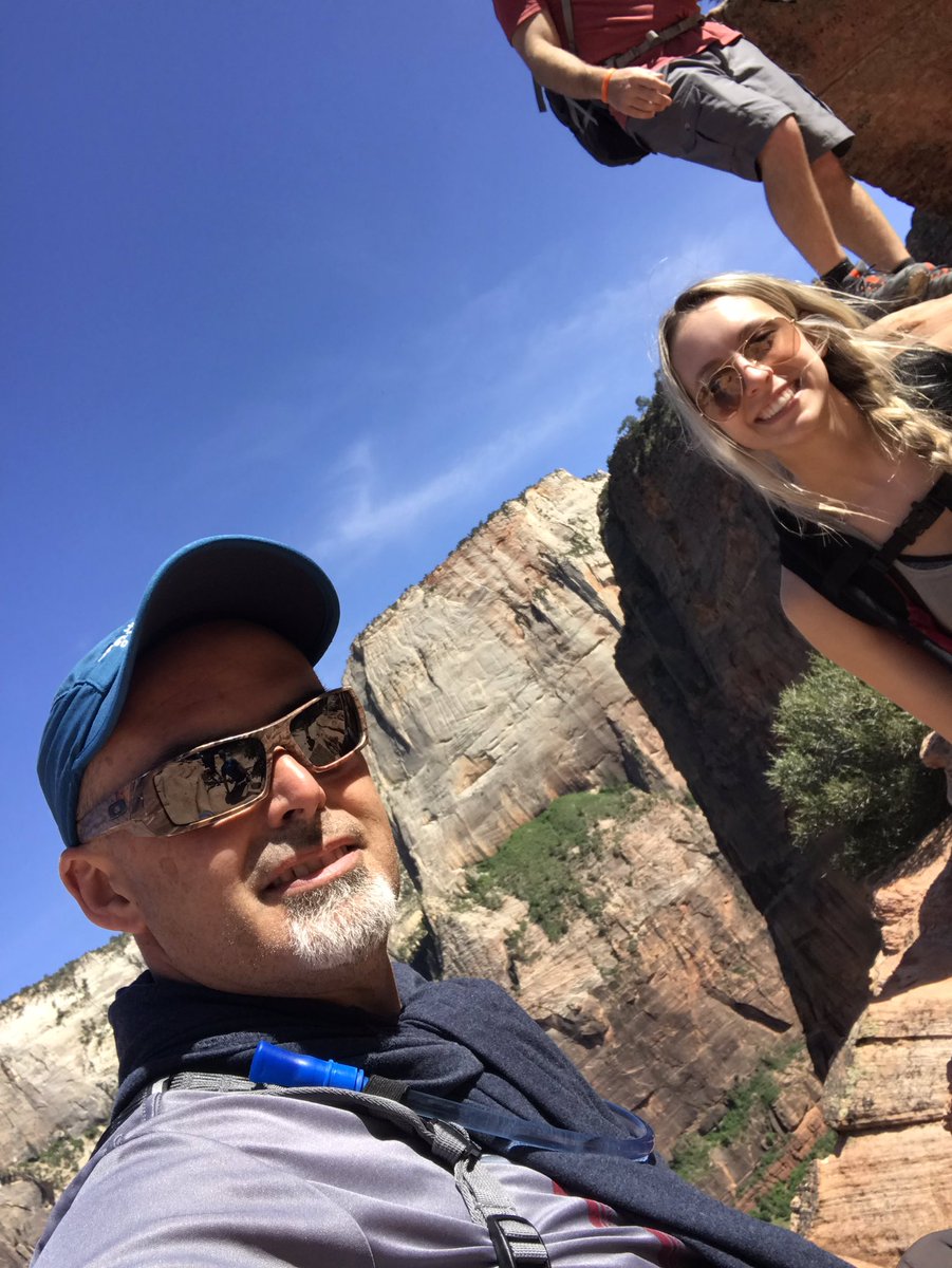 TravelingHog's tweet photo. Family hike to the top. #family #vacations #utah #hikingadventures https://t.co/iU9bk7q3tZ
