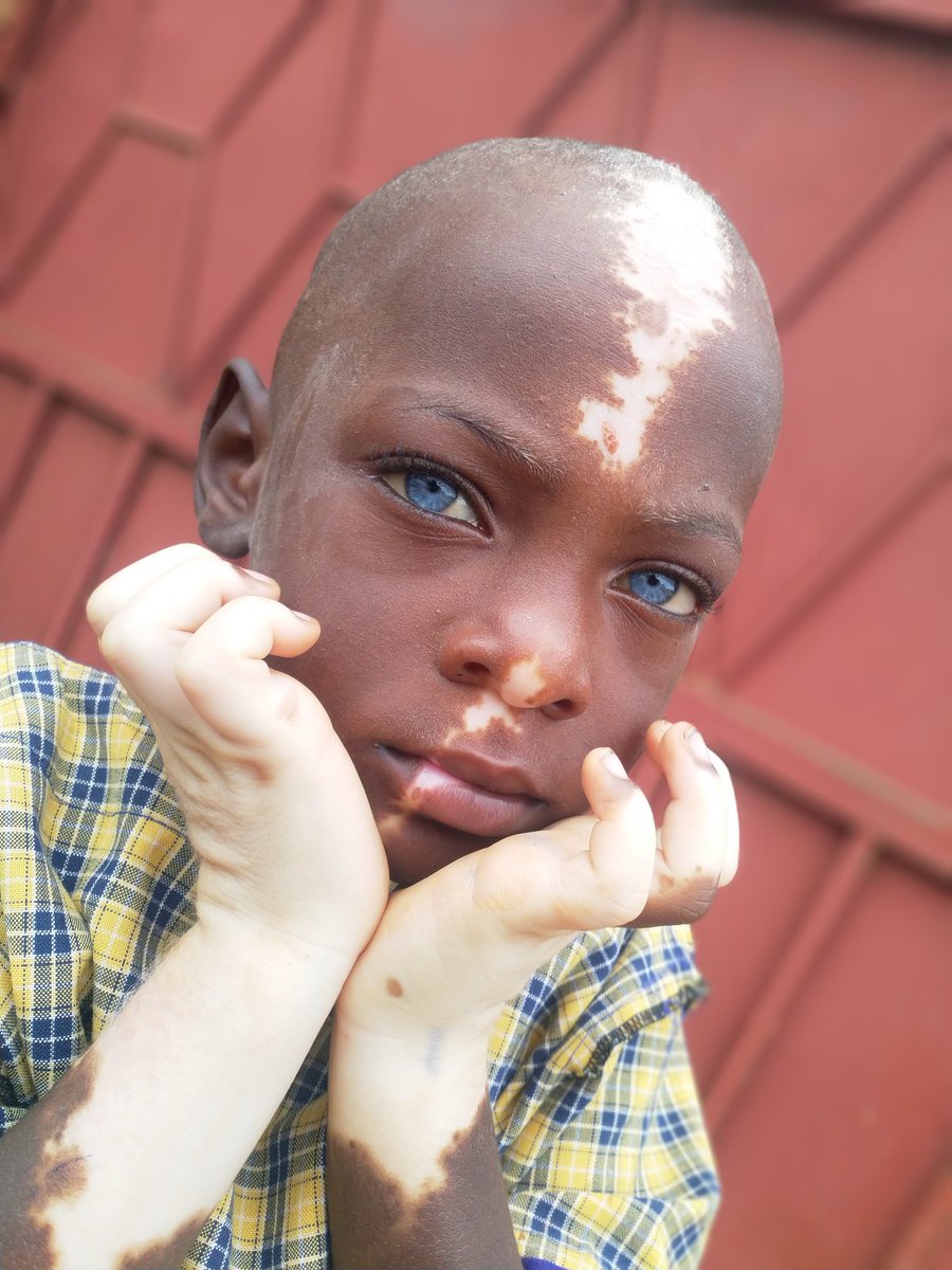 faray_official's tweet image. Look at the eyes of this kid. So Beautiful 
He deserves plenty of Retweets 😍😍