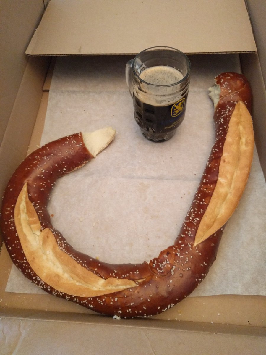 recent5's tweet photo. Thinking I could easily eat this 20"x14" giant pretzel is one of my dumbest ideas in a long time. #biggerthanexpected https://t.co/pkQ1T81zZr
