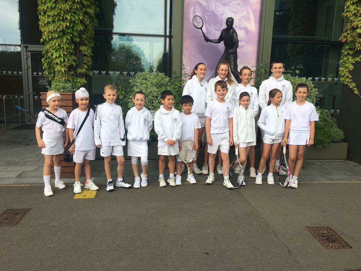 Fantastic team of players who warmed up No.1 Court earlier today ⁦<a href="/Wimbledon/">Wimbledon</a>⁩