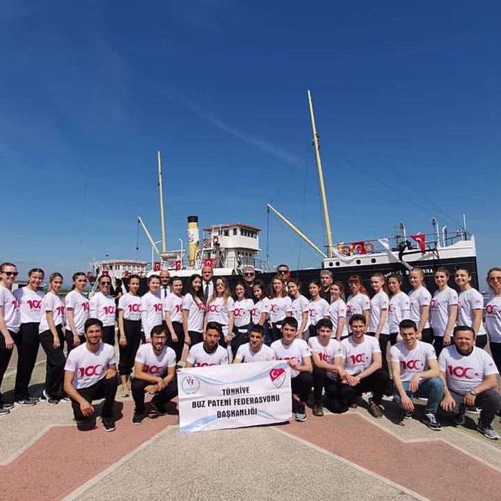 team_turquoise's tweet photo. 🇹🇷 Açtığın yolda, gösterdiğin hedefe durmadan yürüyeceğimize ant içeriz! #19mayısgenclikvesporbayramı https://t.co/cRL9ybQdaf