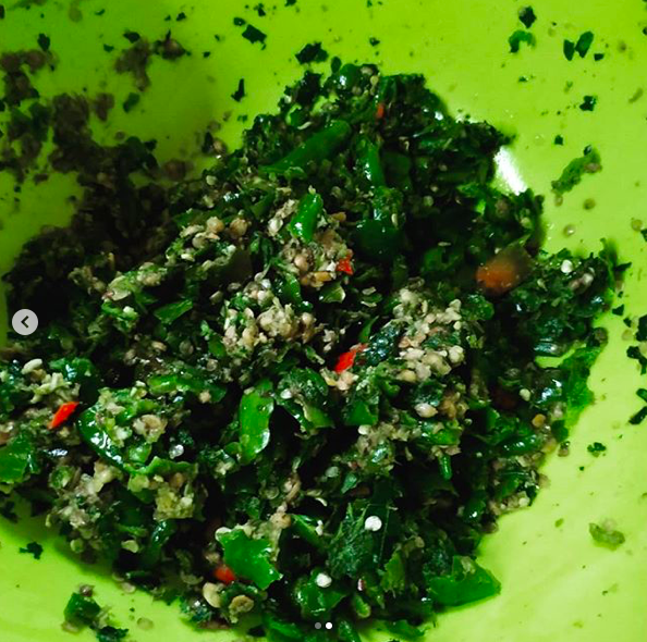 AAnubhava's tweet photo. Spicy life at Ahamanubhava @AAnubhava 
Homegrown curry leaves and green chillies ground up and sundried, fried in oil. A summer delicacy. 
#ahamanubhava #authentickeralacuisine #experiencekerala #natural #farminglife #myvillagekerala #wayanadfarmstay #wayanadtravel #spiceoflife https://t.co/2rx5qGGs5x