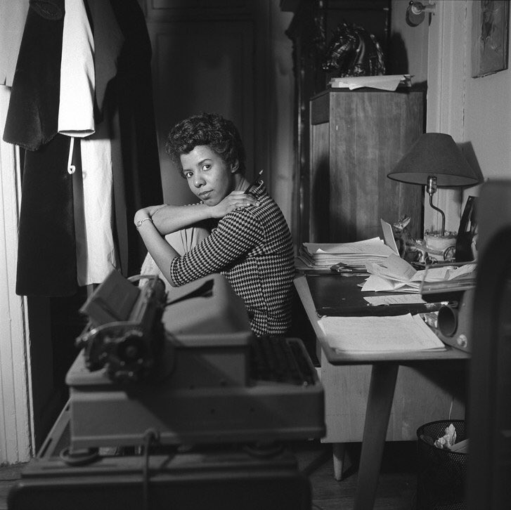 wellreadblkgirl's tweet photo. Happy Birthday Lorraine Hansberry! Activist, playwright, and artist ✨ Hansberry set the precedent for future generations ✨ We are collectively inspired by her uncompromising spirit &amp; tenacity. As she famously said, “Never be afraid to sit awhile and think” #wellreadblackgirl https://t.co/VvovhZRQQL