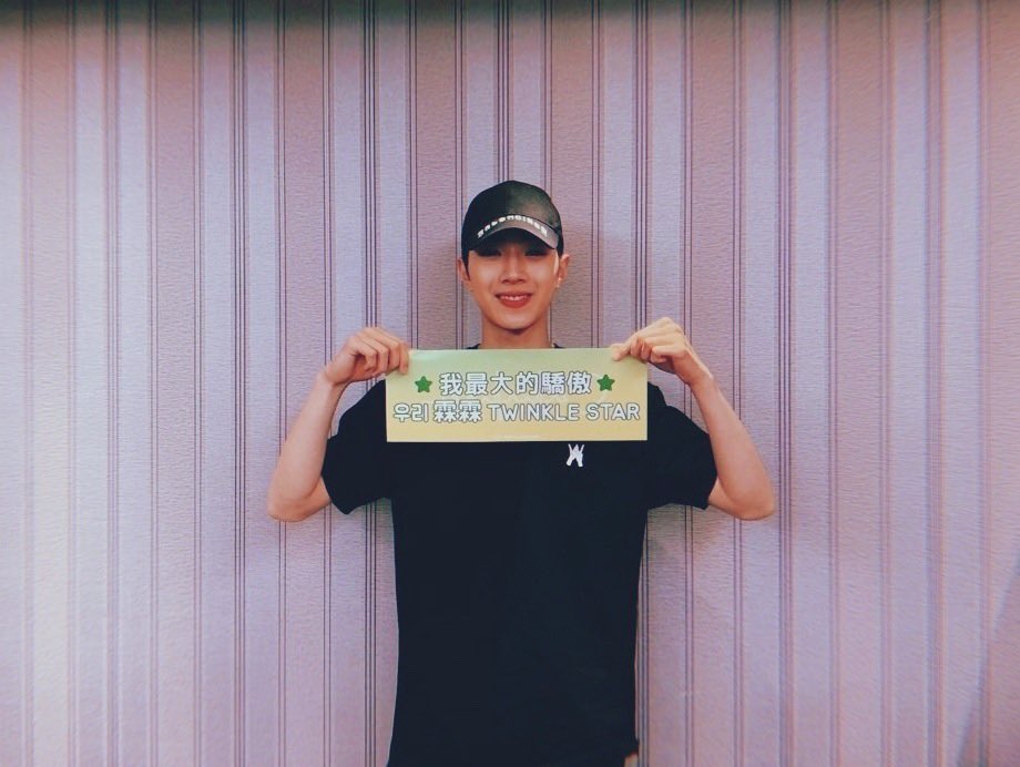 [📸] 190519 @ 2019 LAI KUANLIN Fan Meeting [#Good_Feeling] In TAIPEI

여러분의 응원과 사랑 속에 2019 Fan Meeting [Good Feeling]이 무사히 끝이 났습니다👏👏
관린이의 새로운 출발을 함께 해주셔서 감사합니다💚 앞으로 다가올 관린이의 모든 시작도 함께 해주세요🙏

#라이관린 #LAI_KUANLIN