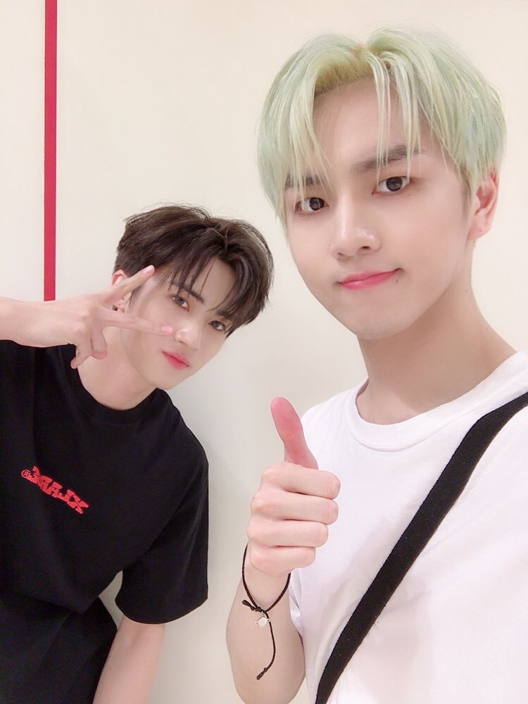CUBE_PTG_JAPAN's tweet photo. [#キノ] 全部ブレてるけど..ㅎㅎ
今日のKCON本当に楽しかったです。ユニバースの声が本当に大きくて、狂ったように楽しく遊びました! 幸せな夜を作ってくれてありがとう。最高に愛してるってこと知ってますよね? おやすみなさいユニバース❣ https://t.co/9cO4OZya17