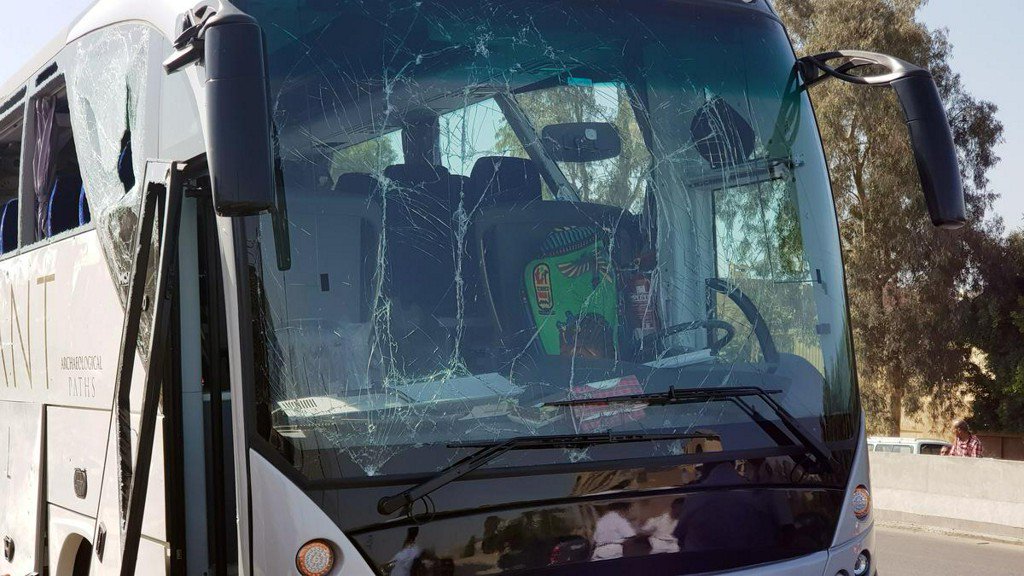 Reuters's tweet photo. Blast injures South African tourists near Egypt's Giza pyramids: security sources https://t.co/SScqOAAiog https://t.co/343rgUSPFX