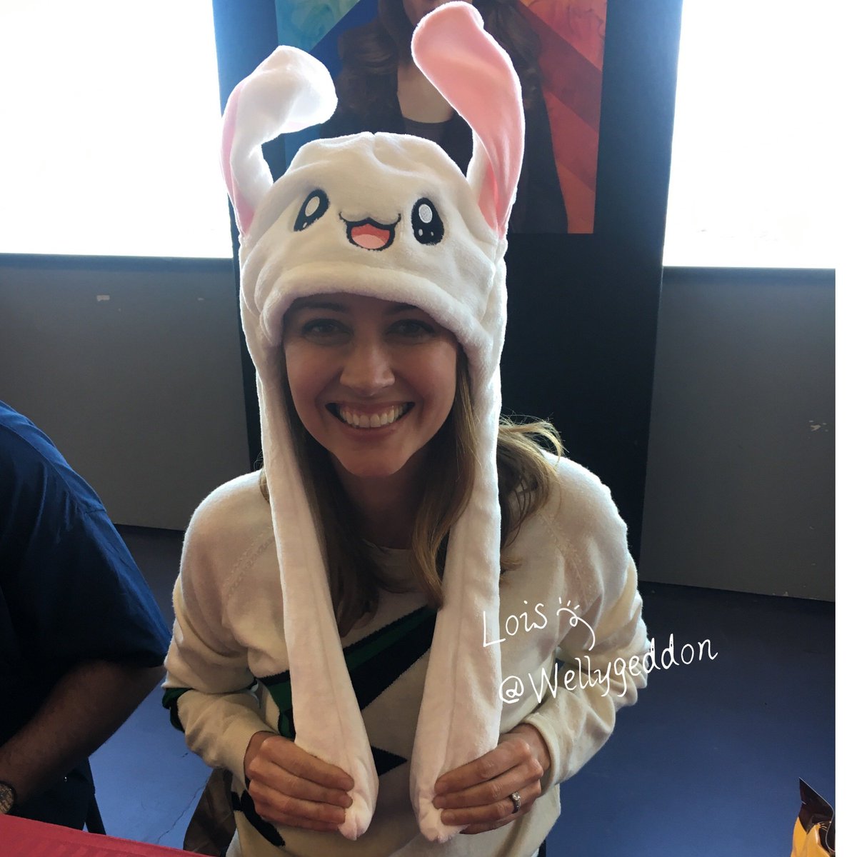 MelonSweetie's tweet photo. Why AmyAcker can be soooo
 cute??? https://t.co/SaaA74ycaF