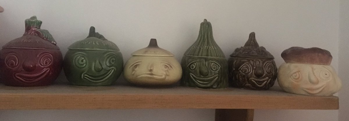 vegetarianmegan's tweet image. Just dusting off my guilty treasures #breadheadsmyfav #geekyaf #faces #onionisacrybaby 😎