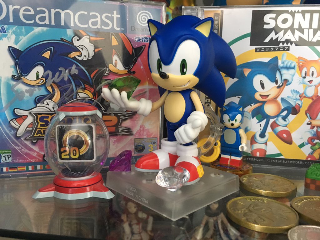 Tracker_TD's tweet image. I kept meaning to repose Nendo Sonic because now I have the Totaku to cover the “finger wag pose” vase

So now he finally got that damn Chaos Emerald, and two more courtesy of the Drop Dead X Sonic collab