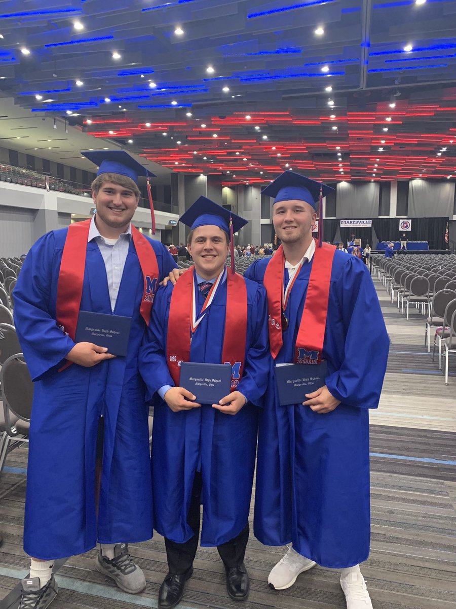 bwarden1300's tweet photo. High school classmates no more, football brothers for life https://t.co/Tlzgr29qgU
