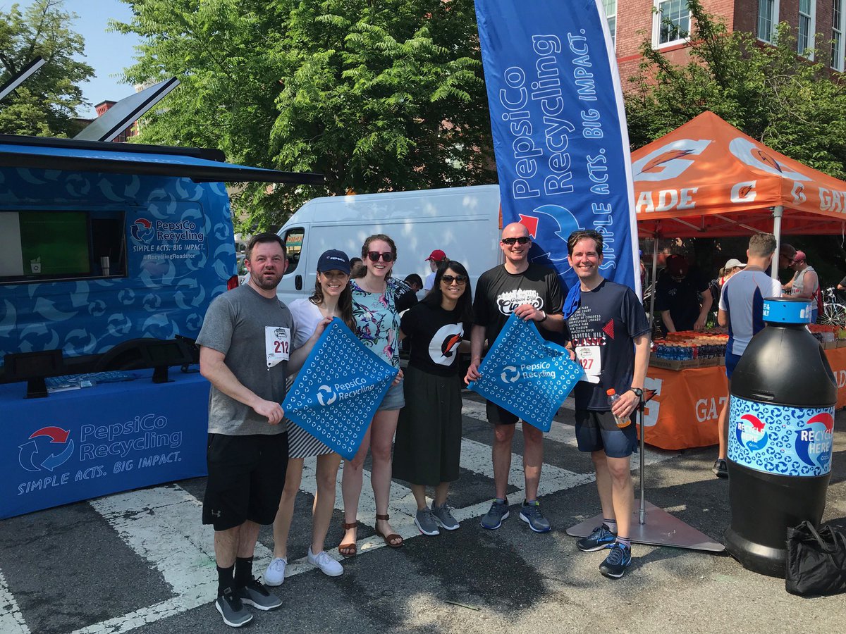 Monument's tweet photo. Great day running @CapHillClassic with the @PepsiCo Recycling Roadster team! #40yearsrunning  #PepsiCoRecycling https://t.co/FaRQHaU2W0