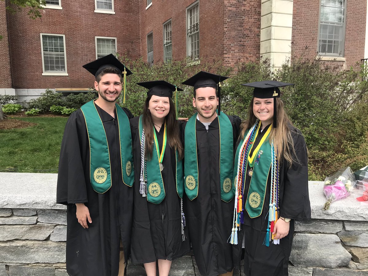 RobinNicole417's tweet photo. #UVMgrad #harris1high #deweysdomore https://t.co/sQ7v9Aeou6