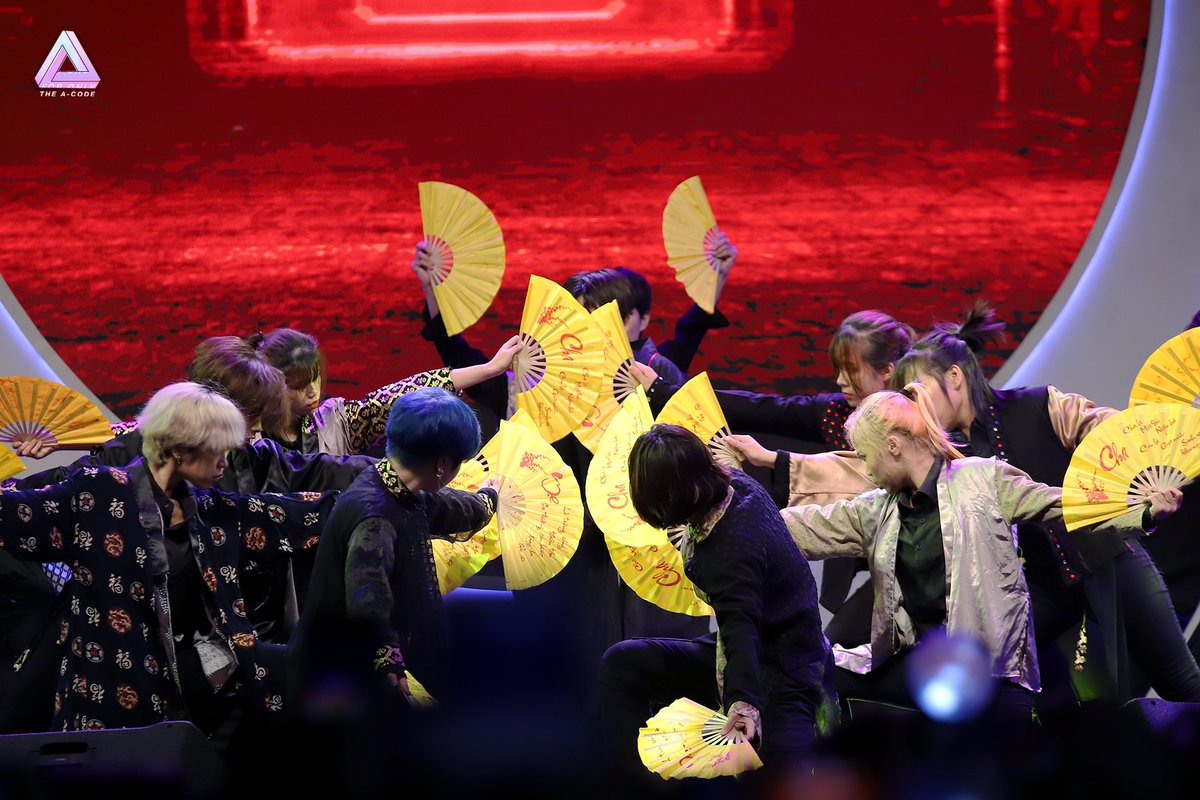 ForTheAcodeOnly's tweet photo. K-pop Lovers Festival 12.05.19
'Idol' performance
#theAcode #H #Hans #DU #BI #BL #Alice #Ami #Wendy #Nino #LinhZhen #Aros #Ken #Rim
#dancecover #BTS #Idol #Kfes2019 https://t.co/SnJvfLoVDR