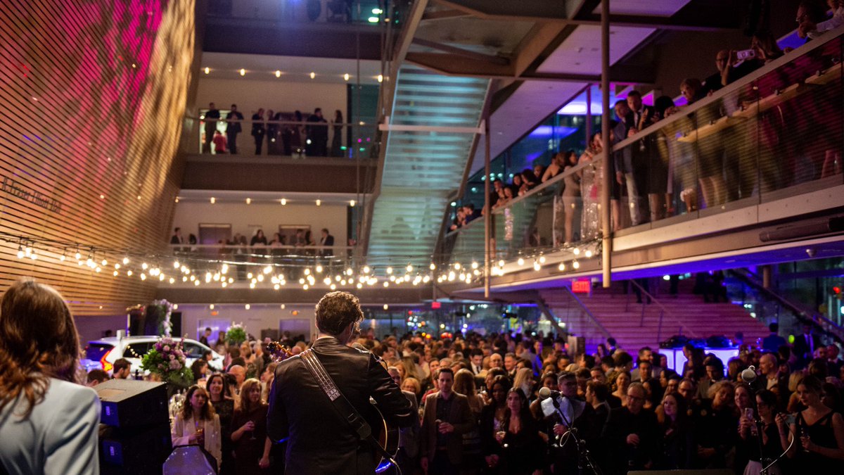 CanadianOpera's tweet photo. We canβt get over how beautiful the Four Seasons Centre for the Performing Arts looked for this yearβs #Operanation β¨
π· 1, 4 by Gaetz Photography
π· 2, 3 by Ryan Emberley https://t.co/AeFbYHY8pt