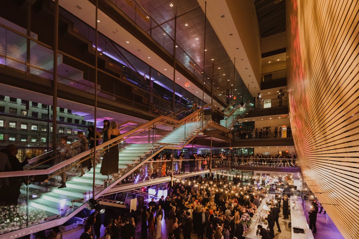 CanadianOpera's tweet photo. We canβt get over how beautiful the Four Seasons Centre for the Performing Arts looked for this yearβs #Operanation β¨
π· 1, 4 by Gaetz Photography
π· 2, 3 by Ryan Emberley https://t.co/AeFbYHY8pt