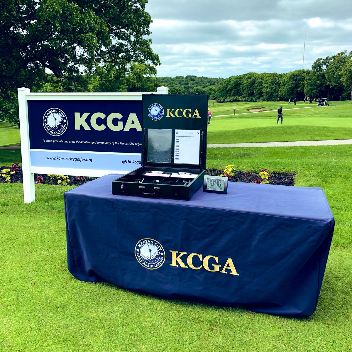 centlinksgolf's tweet photo. We’re rolling right along here at Swope. The Quarterfinal matches have all begun. Live score updates will be in the thread below. #KCMatchPlay
Gregory vs Gates
VanDolah vs Barry
Downing vs Diederich
Parrott vs Welch https://t.co/9ilqNHYonJ
