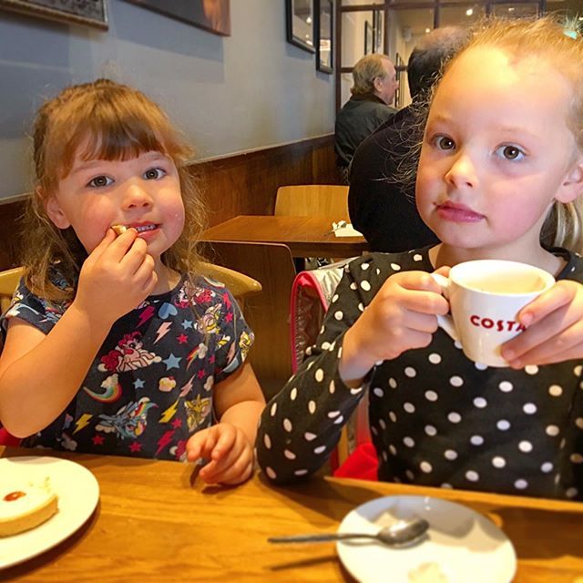walkthedust's tweet photo. Coffee date ☕️ with @peanutsthepilot https://t.co/mpmkOe1acg https://t.co/SY0dwuobqT