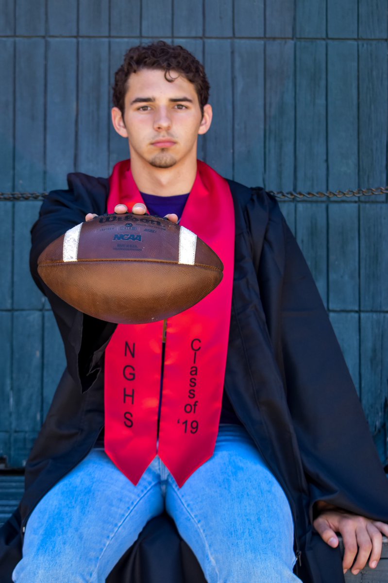 EmWygantPhoto's tweet photo. #SeniorSunday for this North Garland Senior!! I absolutely love how his photos turned out!!! This is one of my favorites!❤️ https://t.co/hUL4QnB37h